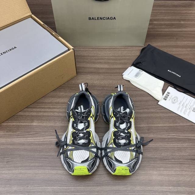 Top Balenciaga Phantom Sneaker Balenciaga's new distressed tenth generation whit