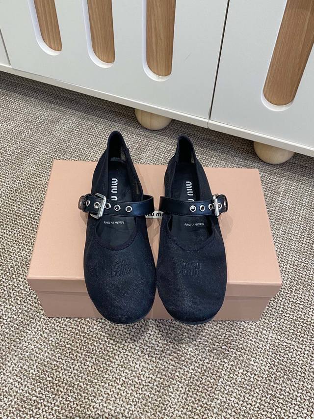 Miumi Holiday series, the latest mesh flat shoes, Mary Jane shoes~~~ Mm embroide