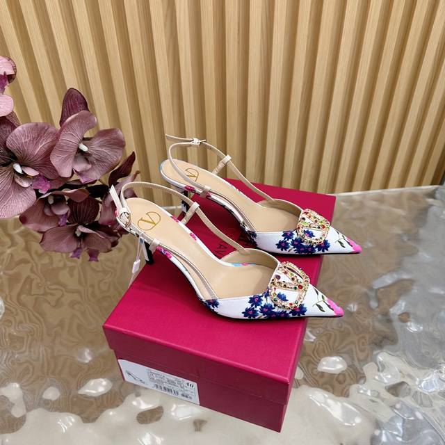 2025 catwalk high version Valentino knitted crochet craft bohemian style sandals