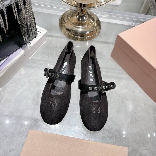 Early Spring Mary Jane Ballet Mesh Dance Shoes The new season's trendy elements.