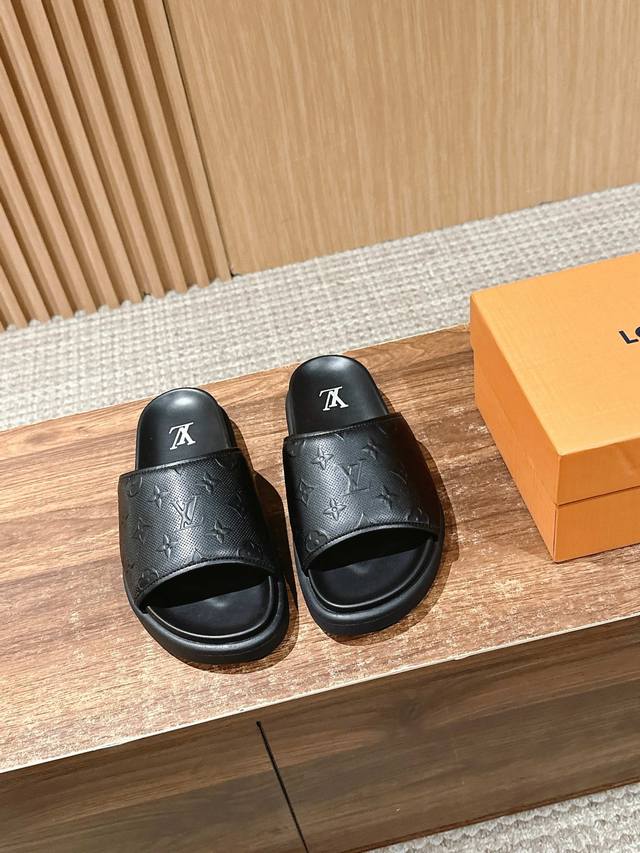 Men's size only# Louis Vuitton's new summer casual beach slippers are full of hi