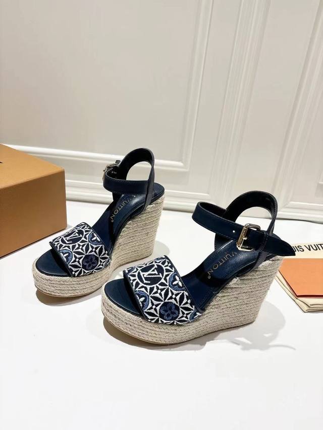 The latest Vuitton Loui .
