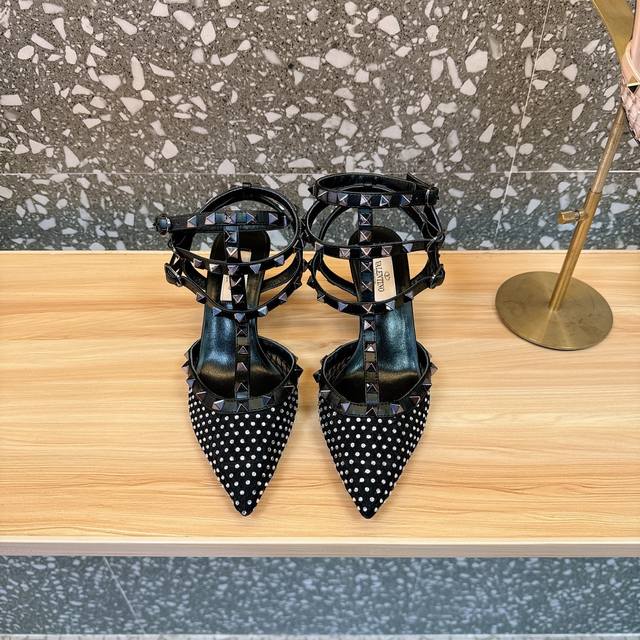 Valentin's new Rockstud crystal-decorated mesh high-heeled sandals, rivets + cry