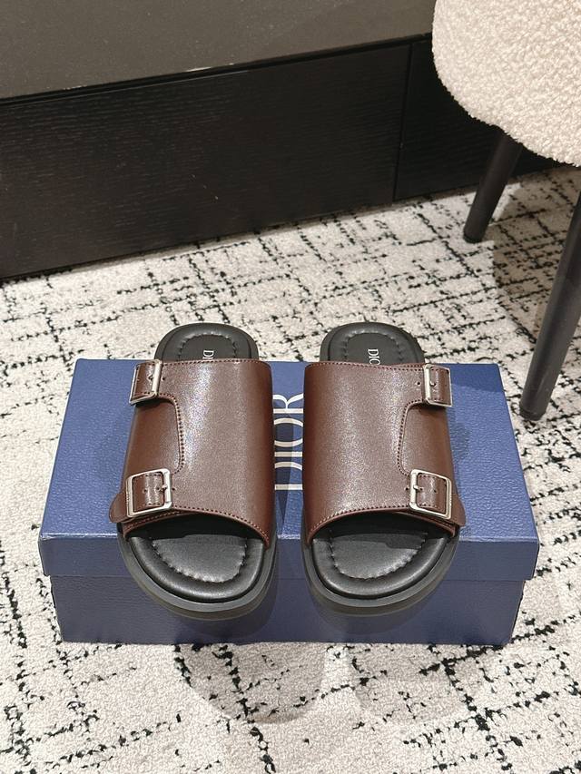 Men's Top Version # Dior 25 Alias Calfskin Alloy Buckle Round Toe Flat Flip Flop