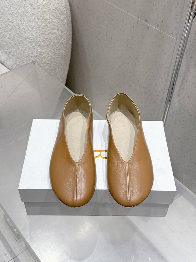Therow 25 Spring and Summer new flat shoes, dancing shoes, grandma shoes! It is