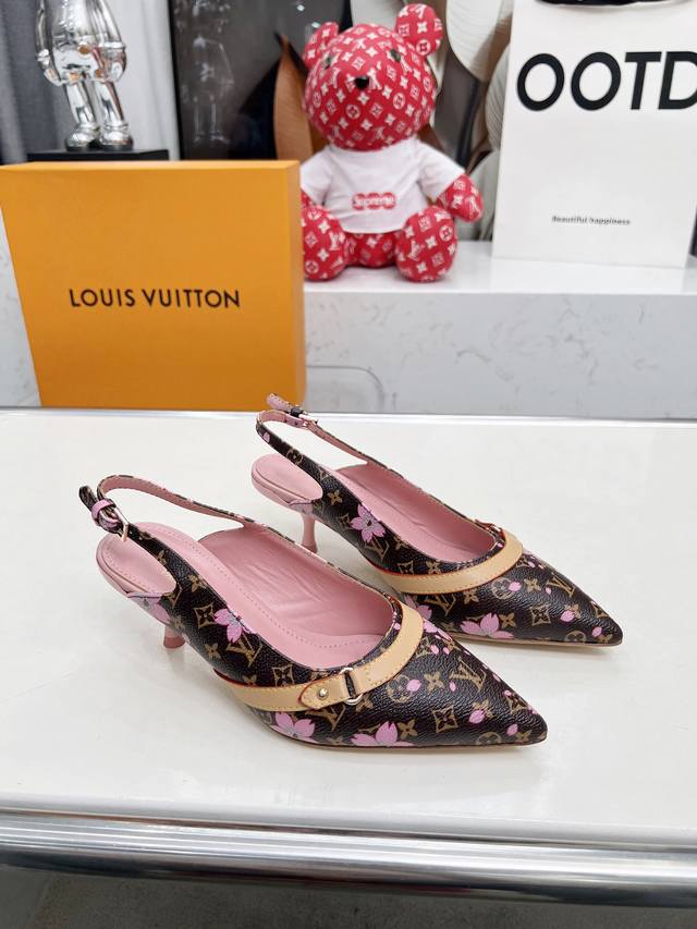 Lv new denim kitten heel slippers are a must-have for goddesses in summer 2025.