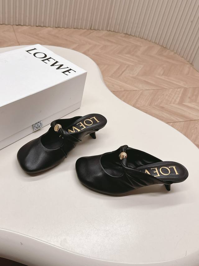 High heel style Loewe 25Ss new spring and summer slippers are crazy popular. The