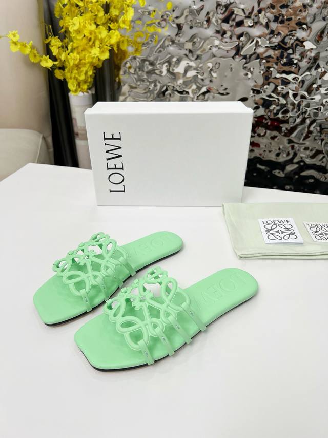 Loewe 2025Ss summer limited edition hollow slippers, so comfortable to wear!!! I