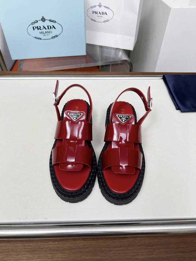 Prada 25Ss new spring and summer sandals The simple design is probably the most