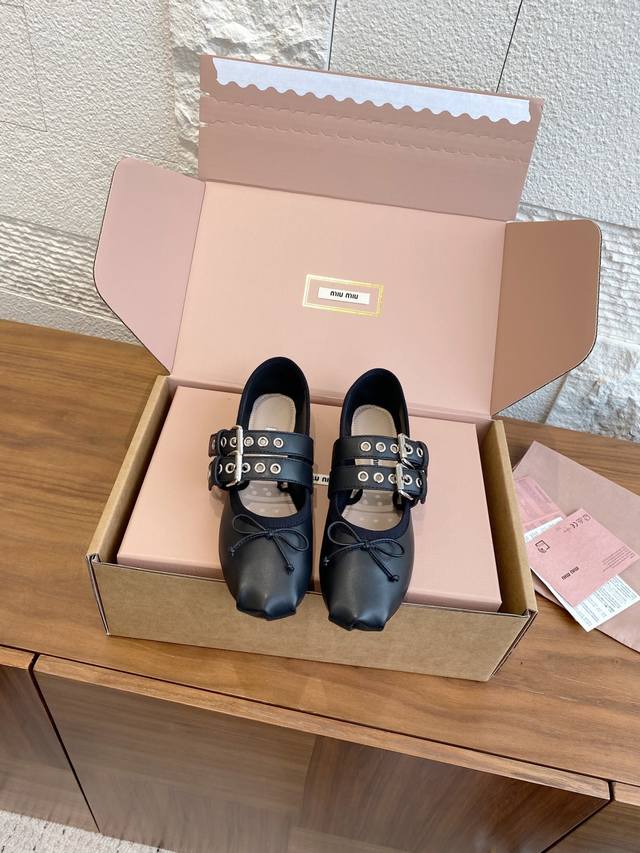 Top version: Box + 10 Miumiu 25Ss Spring and Summer New Double-Strap Buckle Bowk