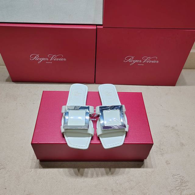 225 New leather diamond buckle slippers series from the counter, luxurious new U