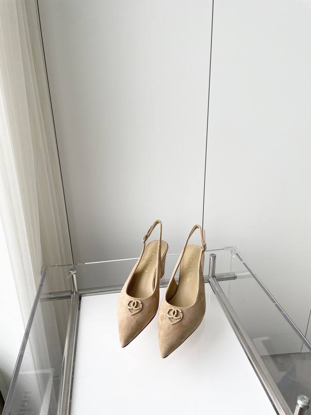 Chanel summer new product ~~~ Chanel new sandals! 1:1 copy of the original! Not