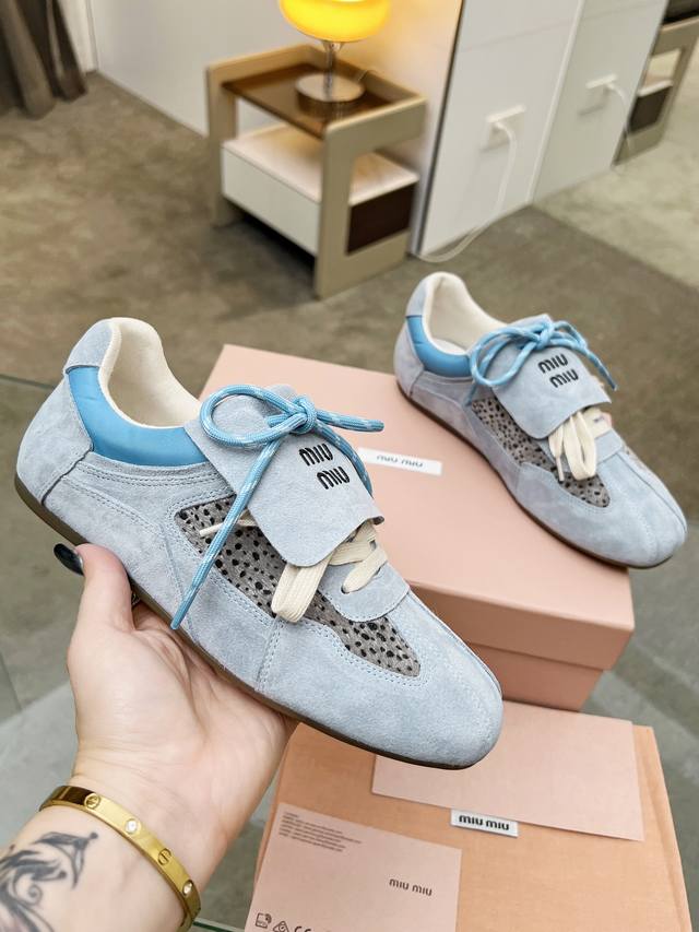 Price: Miu Miu Leopard Print Street Style~ Miu Miu's leopard print retro casual