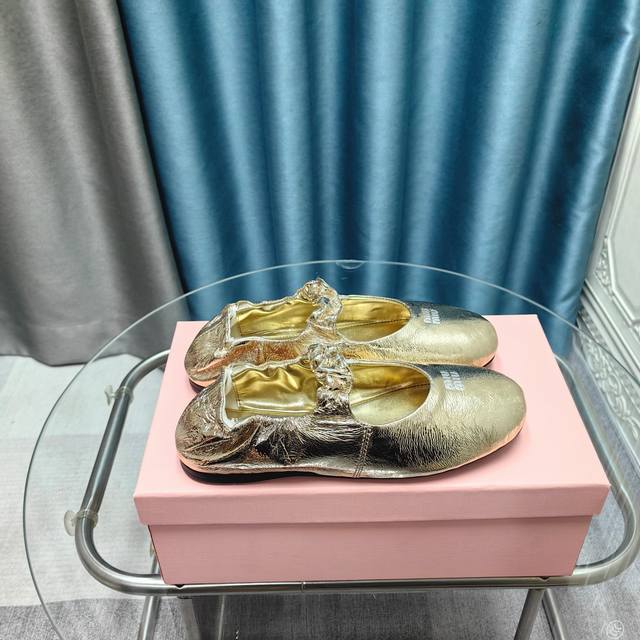 2025 Spring/Summer Fashion Week Miu Miu's new elastic ballet loafers really make