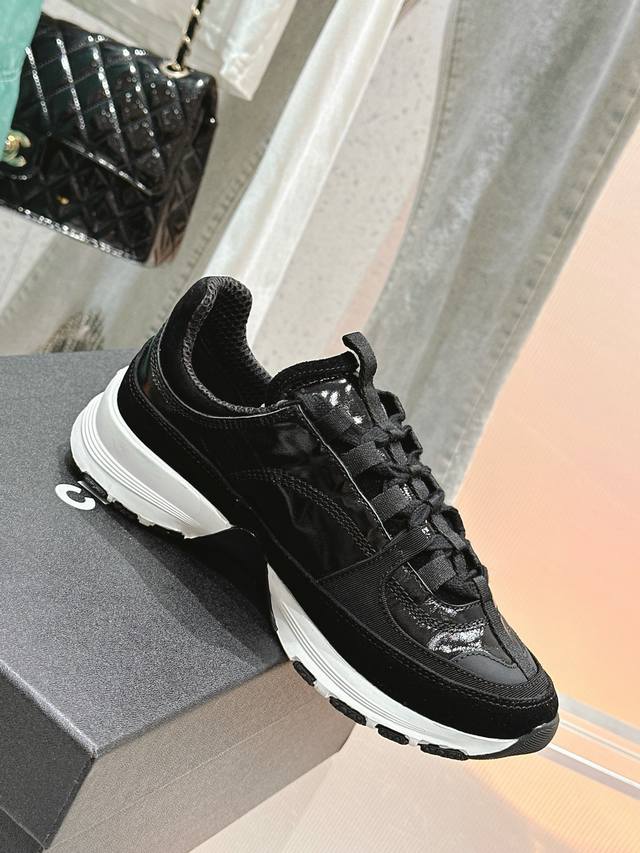 Top quality. New casual sports shoes Silver Horn King small sneakers. Top versio