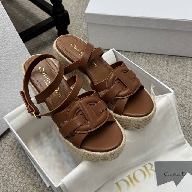 Heightening style Dior 25Ss summer high version new sandals. Simple and versatil