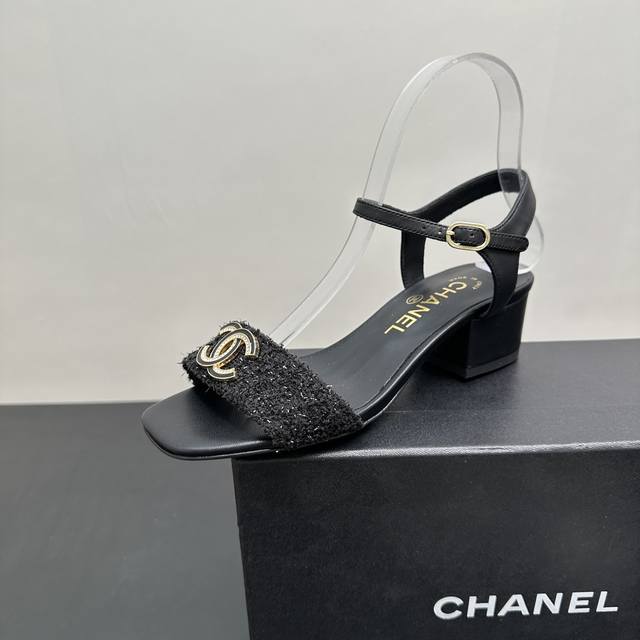 2025Ss Chanel C middle heel sandals, with the iconic double C buckle, are luxuri