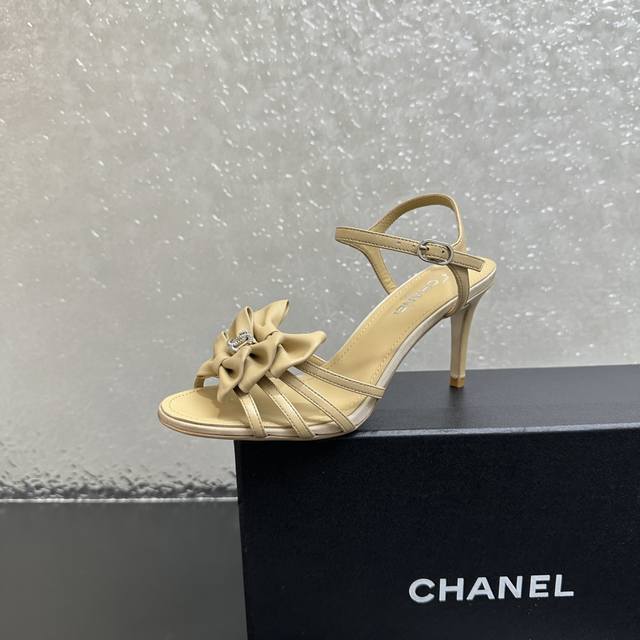 Chanel Chanel style high-heeled stiletto double bow sandals, showing elegance. E