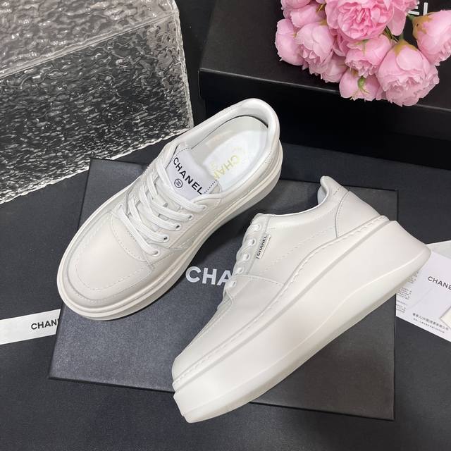 Chanel's new cowhide thick-soled biscuit shoes, panda shoes, white shoes, popula