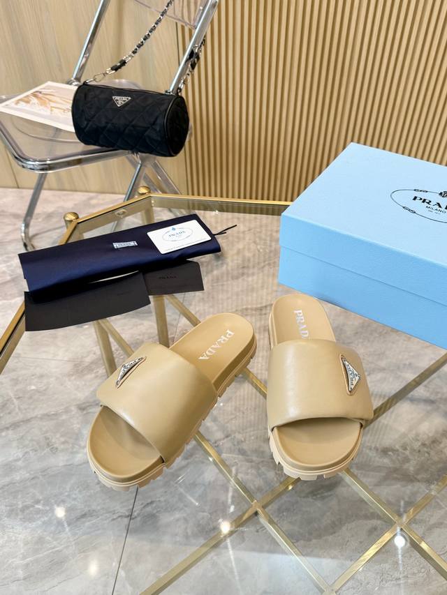 Prada's latest spring and summer sawtooth Roman sandals! Retro, fashionable and
