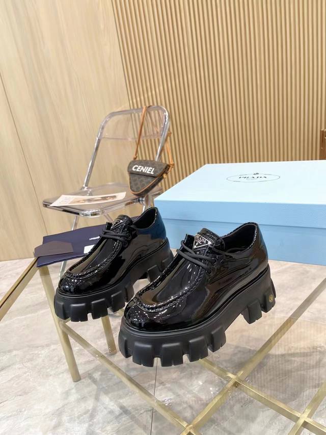 P Prada's new black open-edge calfskin + cowhide pads thick-soled casual leather