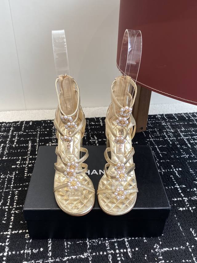 Purchasing-level sandals and boots Chanel 25Ss pearl camellia thick-heeled sanda