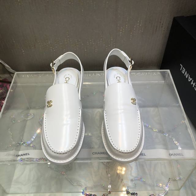 Hot new sandals. Single shoes Chane* | Chanel 25C British style backless sandals