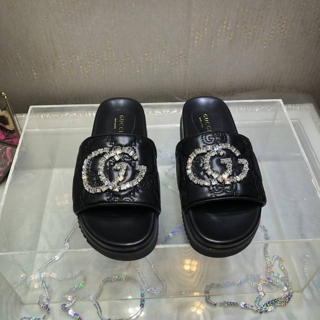 Gucci's new spring and summer thick-soled slippers~ Fabric: imported embossed la