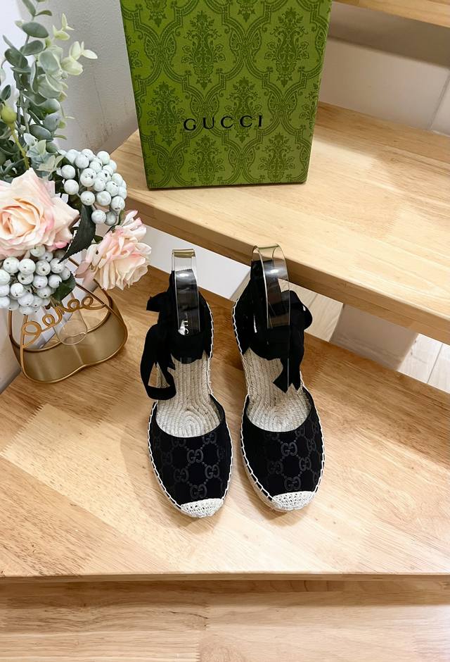 24Ss Early Fall Gucci Straw Thick-soled Wedge Sandals will bring a touch of mode