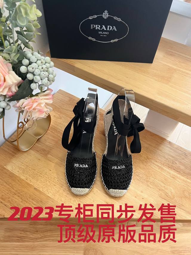 Prada Early Spring 2019, this espadrille comes with a espadrille insole. Woven r