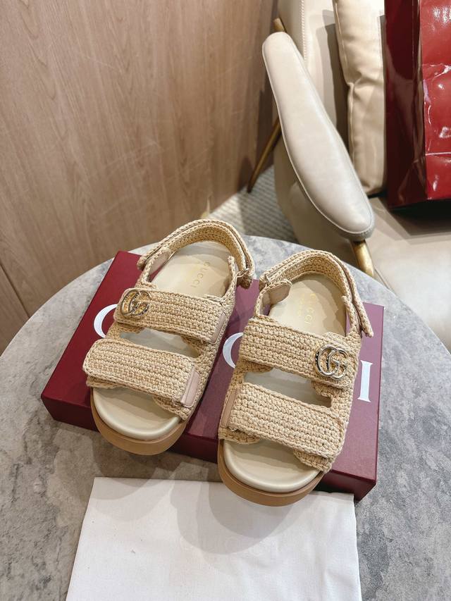 8838-8 Khaki 35-42 Modern and sporty, these flat sandals feature hook-and-loop c