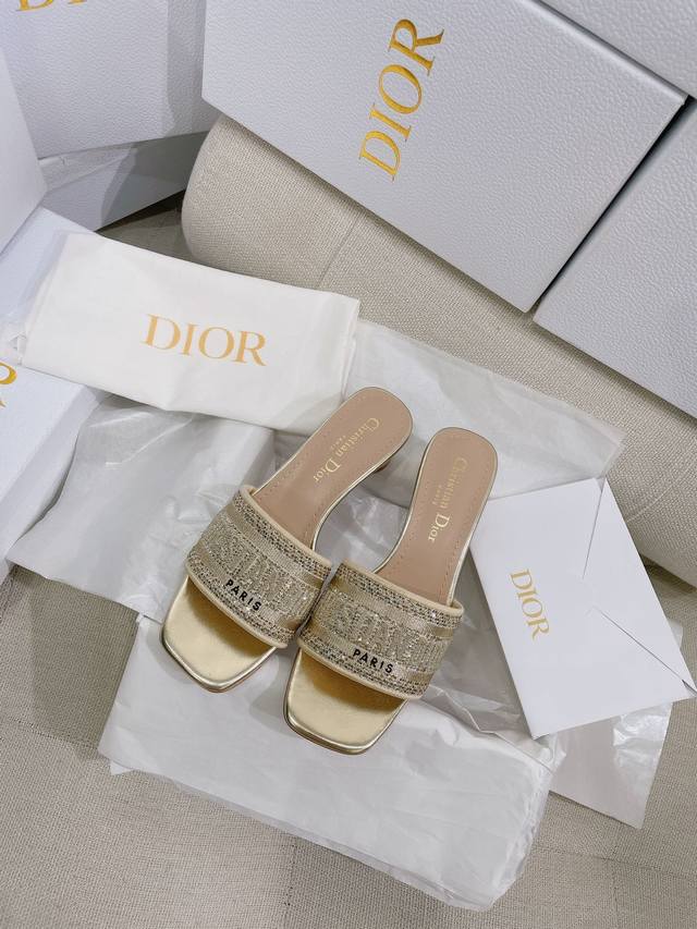 New Champagne Gold Diamond Dio* Cd.. Classic Square Toe Mid-Heel Metal Patent Le