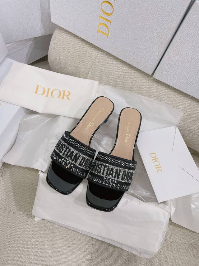 New Black Patent Leather Dio* Cd.. Classic Square Toe Mid-Heel Metal Patent Leat