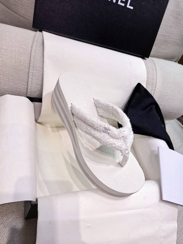 New 2025 Chanel* 25C Early Spring Flip Flops Vacation Beach Sandals Original Hig
