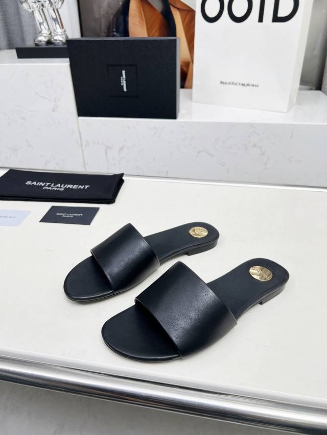 Yves Saint Laurent: Black leather slippers Size 35-44 42.43.44 Customized, non-r