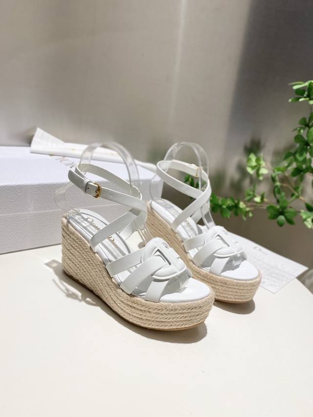 Dior 25Ss summer high version new sandals. Simple and versatile. Perfect and lux