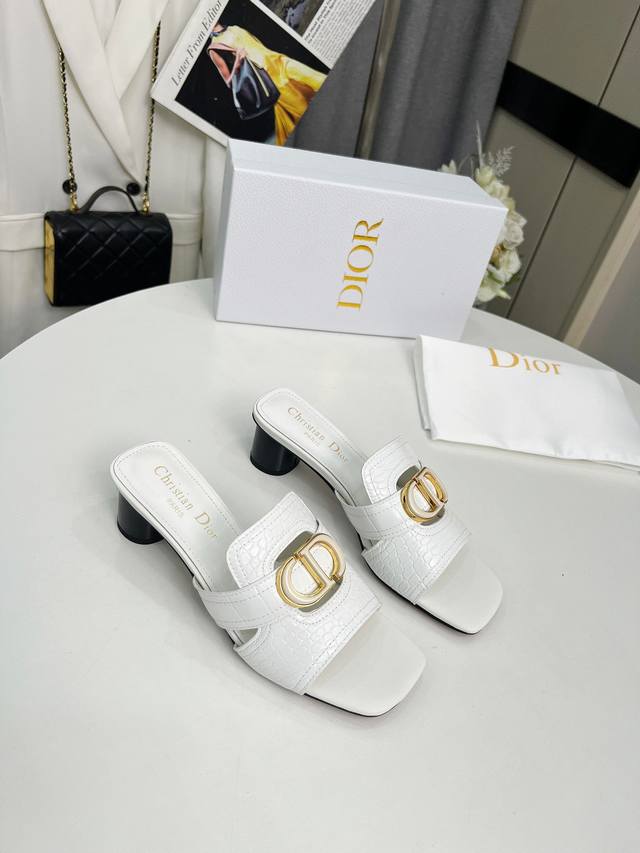 Dior Spring and Summer new crocodile pattern sheepskin lining + double buckle he