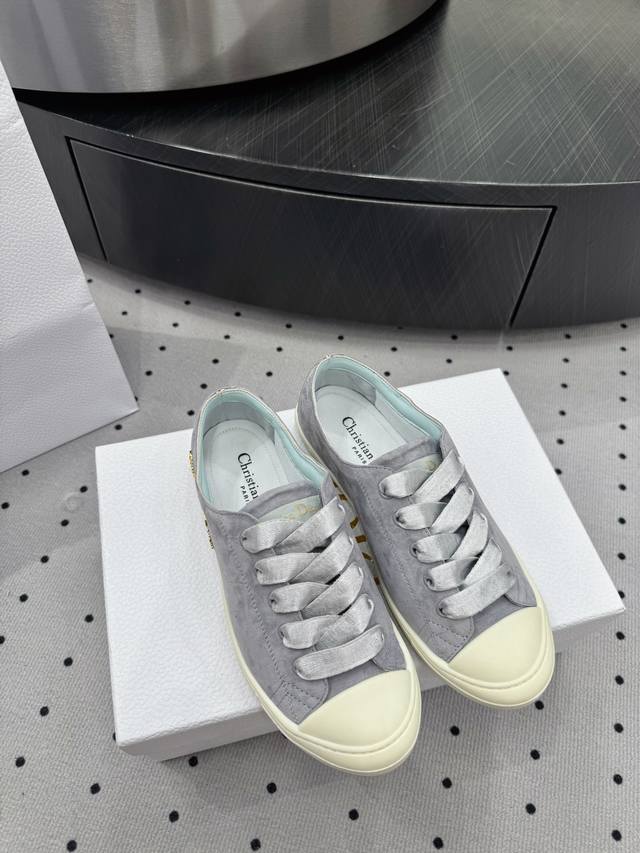 New product on sale Fabric: sheep suede Lining: sheepskin Sole: rubber Elegant s