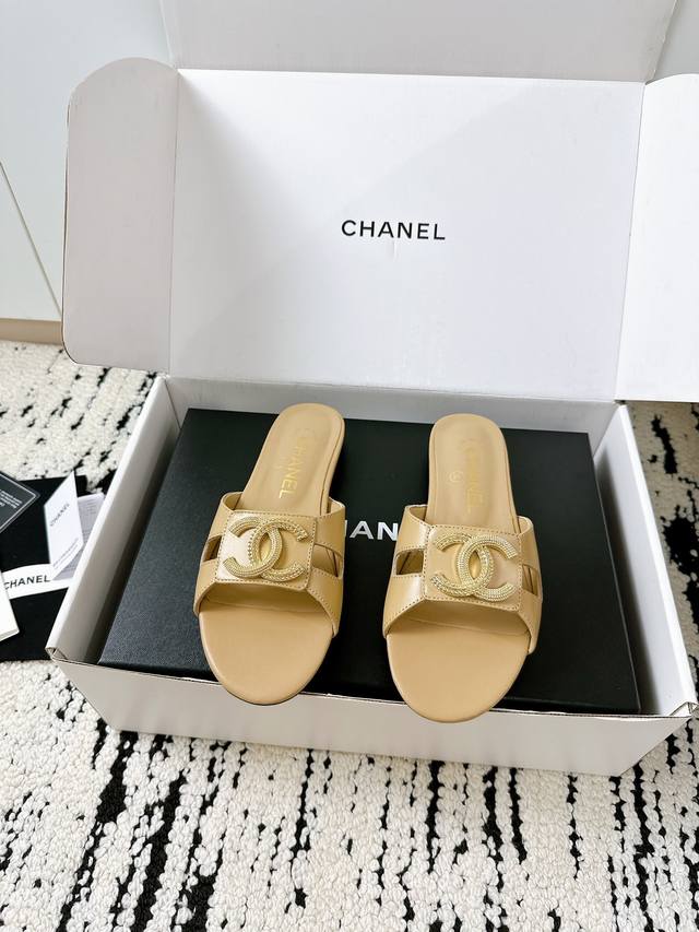 airplane box plus 10 **Chanel new double C slippers