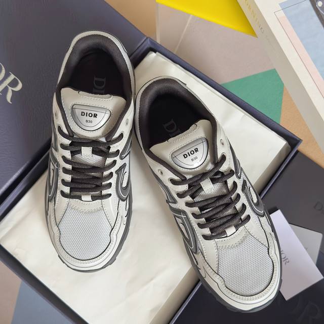 Top version: Couple's model, new color matching in Dongguan Dior's latest color