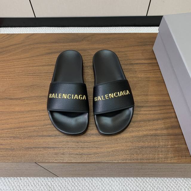 Balengiacig* classic slippers. One-to-one private model, prominent heel logo, so