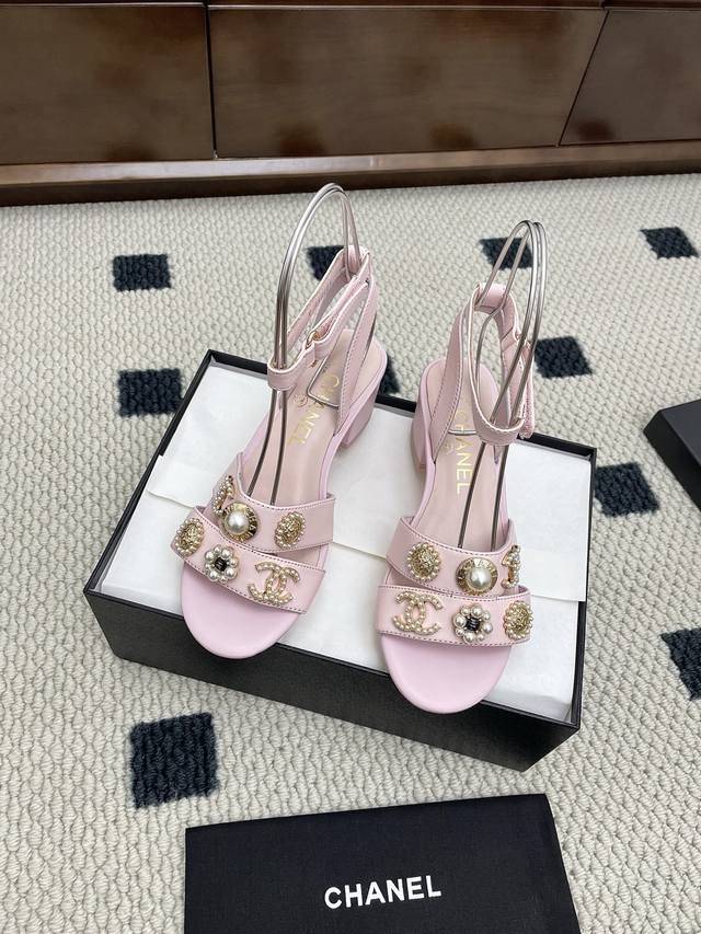 Chanel 25 A Spring and Summer new thick heel slipper sandal Counter quality One