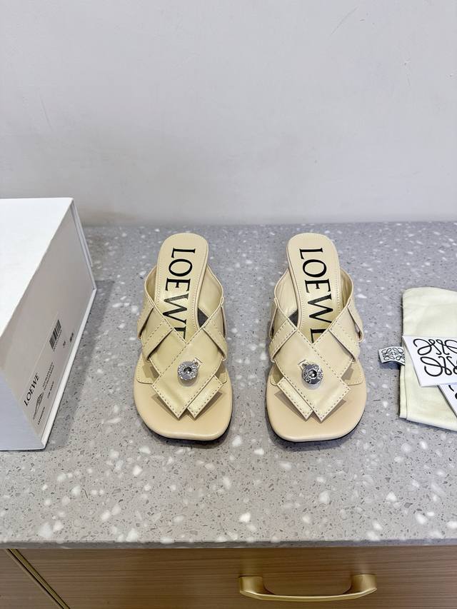 High-heeled Loewe 25Ss new spring and summer button thong sandals The new button