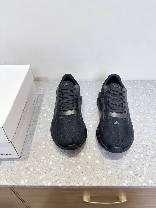 with official airplane box Alo Runner, a niche fashion brand, 25Ss, new spring a
