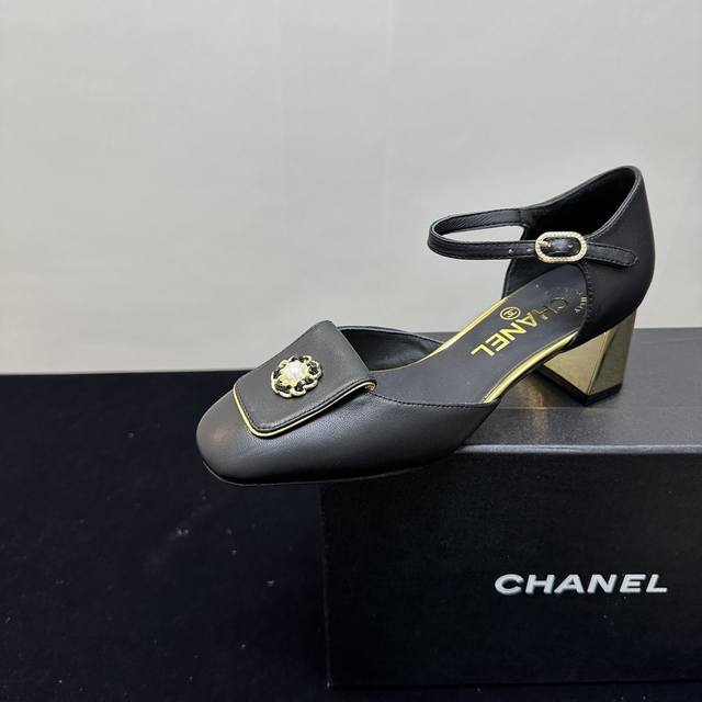 25 Early spring's hottest high-heeled gold-plated thick-heeled cap shoes hollow