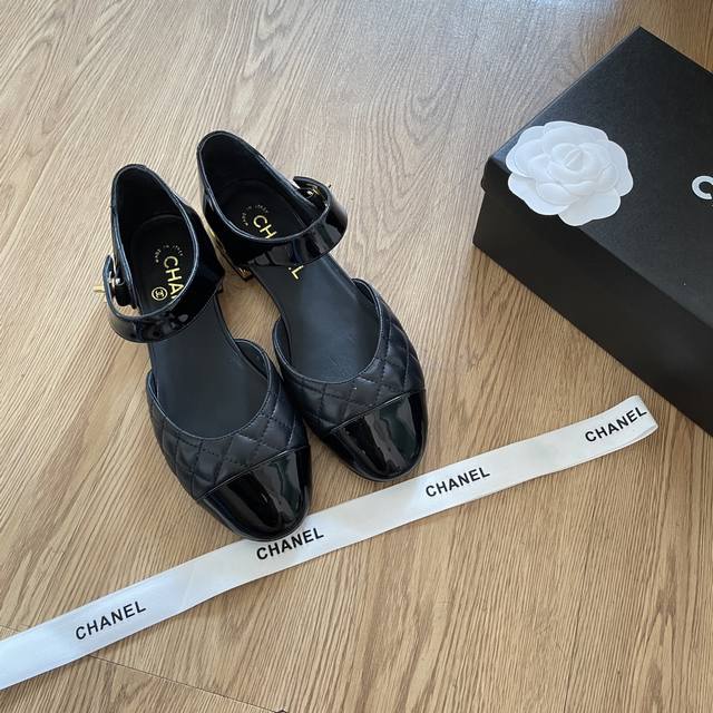 Chanel high version Chanel 21 autumn and winter new hollow flat sandals! Origina