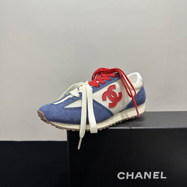 2025 Chanel Chanel casual sneakers perfectly blend classic elegance with sports