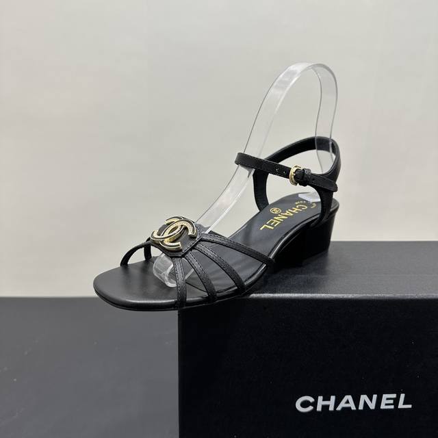 2025Ss Chanel style Chanel's two thick-heeled square-heeled sandals are full of