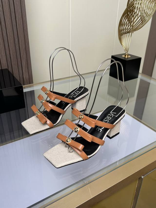 Size 35-42, Factory Versace square toe low heel sandals, leather material, sheep