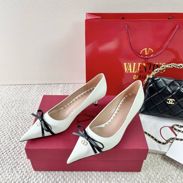 Single shoes and sandals purchasing version Valentino Valentino 25 years new Vt